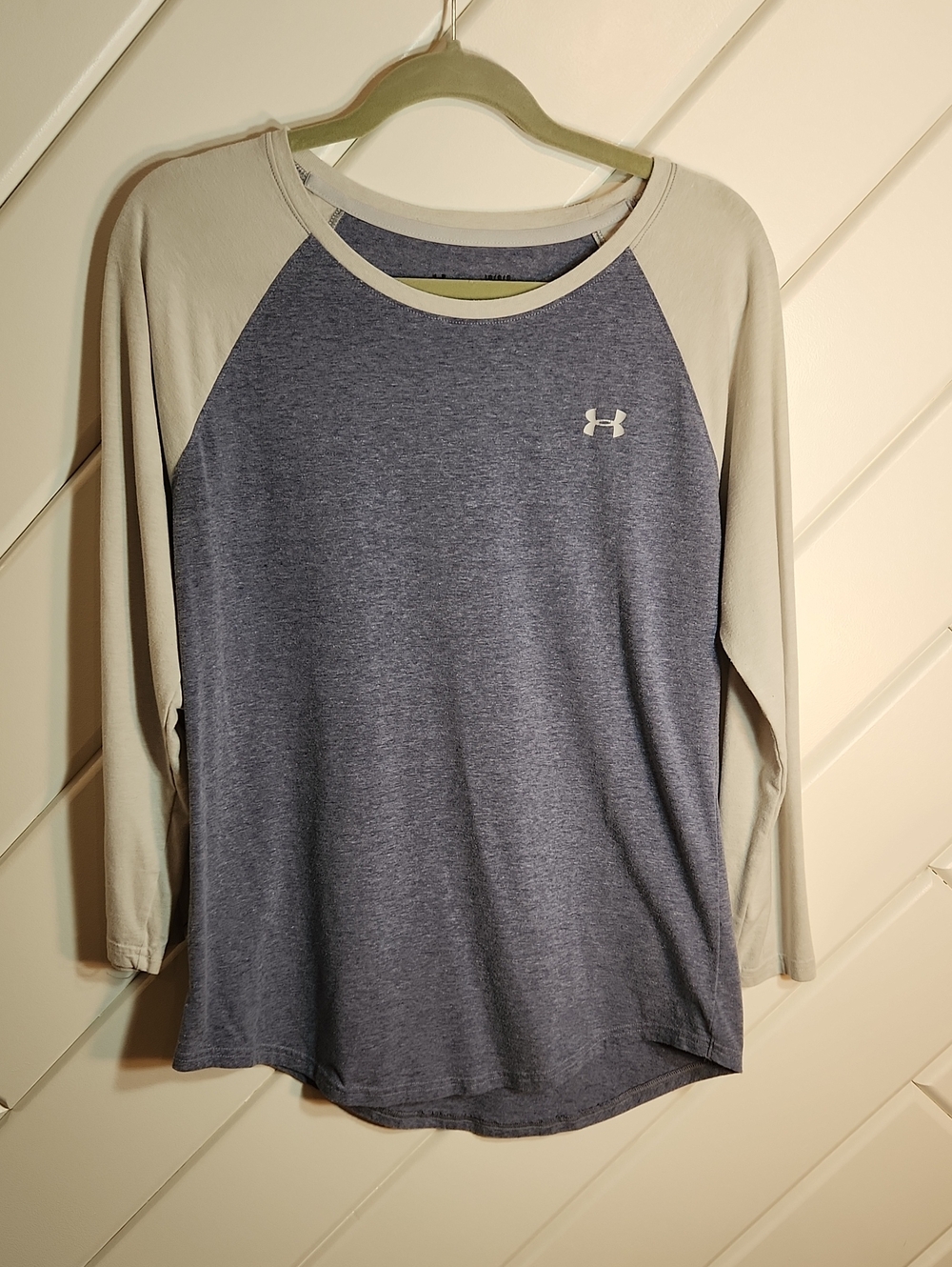 Under Armour Women's Two-Tone Raglan 3/4 Sleeve Top - Navy & Light Gray